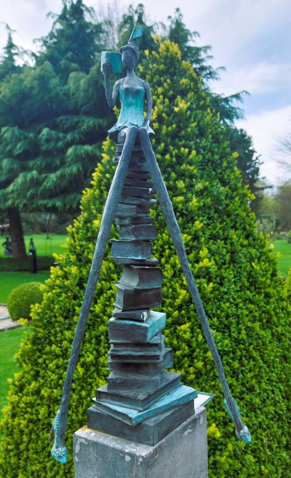 Boekenstapel sculptuur
